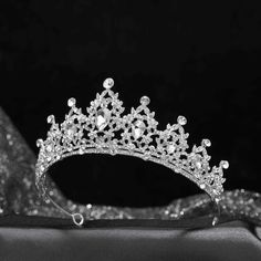 a tiara is shown in black and white