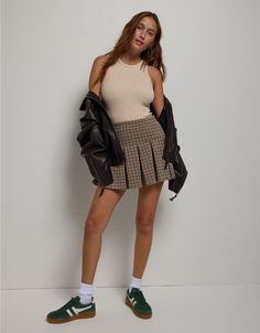 Pleated Skirt Outfit Fall, Plaid Pleated Skirt Outfit, Plaid Mini Skirt Outfit, Pleated Plaid Skirt, Skirt Outfit Fall, Skort Outfit, Knit Plaid, Plaid Skirt Outfit, Plaid Skort