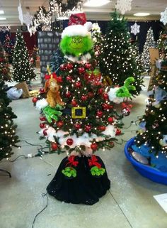 a christmas tree in the middle of a room with lights on it and grino decorations