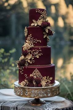 Vintage Wedding Cakes, Red Wedding Cake, Couture Cakes, Dark Wedding, Fall Wedding Cakes, Wedding Cakes Vintage, Beautiful Wedding Cakes, Modern Love, Wedding Cake Designs