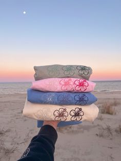 Hibiscus Tee – KMM Clothing Company Lucy Aesthetic, Diy Merch, Embroidery Backing, Preppy Inspo, Summer Wishlist, Preppy Sweatshirts, Preppy Clothing, Beach Clothes, Summer Inspo