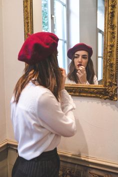 Parisian Beret Outfit, Beret Outfits, Paris Inspiration, Galway Girl, Creative Fashion Photography, Vintage Photoshoot, Winter Photoshoot