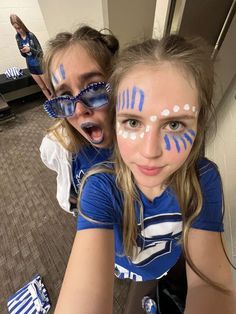 High School Face Paint Ideas, High School Football Makeup, Sports Day Outfits School, Cheer Spirit Makeup, Sprit Week Face Paint, Team Spirit Ideas Outfit, Field Day Makeup, Blue And White Face Paint Football, Neon Night Football High Schools Face Paint