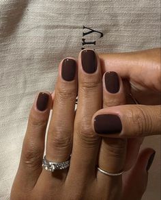 Classy old money fall brown nail ideas | brown manicure | French brown | fall winter nails | Elevate your nail game this season. Fall nail ideas autumn short square. #fall #fallnail#fallnaildesignideas Popular Nail Colors, Kutek Disney, Nagel Tips, October Nails, Smink Inspiration, Makijaż Smokey Eye, Thanksgiving Nails, روتين العناية بالبشرة, Popular Nails