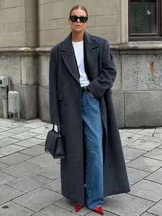 Herringbone Jacket Outfit, Grey Wool Jacket Outfit, Paris Outfits Winter French Style, Cos Style, London Fits, Issa Vibe, Winter Outwear, Long Coat Women