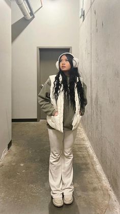 Streetwear Snow Outfits, Streetwear Fashion Cold Weather, Outfit Ideas With Earmuffs, Cold Weather Fits Aesthetic, Super Cold Winter Outfits Aesthetic, Outfit Inspirations Y2k Winter, Yk2 Winter Outfits, White Sleeveless Jacket Outfit, Abg Style Outfit Winter