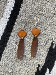 Bohemian Hand-tooled Leather Earrings, Rustic Hand Tooled Leather Jewelry, Handmade Leather Brown Earrings, Handmade Brown Leather Earrings, Handmade Rust Leather Jewelry, Brown Leather Earrings For Gift, Handmade Rustic Leather Earrings, Rustic Hand Tooled Leather Earrings, Vintage Leather Jewelry With Waxed Finish