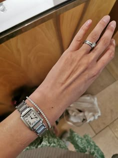 Cartier Tank Watch Woman, Old Money Jewelry, Cartier Tank Watch, Cartier Watches Women, Money Jewelry, Casio Vintage, Tank Watch, Cartier Tank