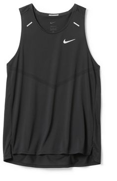 A lightweight favorite returns with more breathability. The Nike Rise 365 tank top is made with 100% recycled polyester fibers and runner-informed data for cooling in areas where you need it.