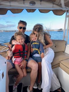 Aesthetic Family Vacation, Travelling With Family Aesthetic, Family Boating Aesthetic, Family Inspo Pics, Dream Future Life Family, Family Boat Day, Family Things To Do, Traveling With Kids Aesthetic, Travel Family Aesthetic