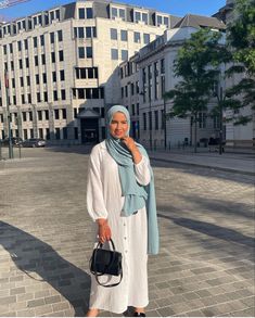 Hajibi Styles, Chic Poses, Ootd Muslim, Modest Fashion Christian, Max Dresses