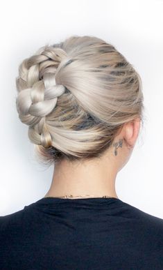 Pretty braided updo Cool Summer Hair, Summer Hair Ideas, Twisted Braids, Braid Bun, Braid Updo, Twist Braid, Platinum Hair, Updo Hairstyles, Hair Braids