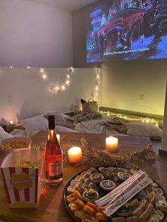 Movie night Xmas Couple Movie Night At Home Aesthetic, Movie Date Food Ideas, Movie Night Romantic Date Ideas, Movie Night Sleepover Aesthetic, Date Night Indoors, Christmas Movie Date Night At Home, Movie Date Ideas Home, Movie Date At Home Ideas