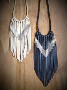 Chevron Leather Fringe Necklace Leather Fringe Necklace, Diy Collier, Leather Jewellery, Braided Necklace, Fringe Necklace, Bib Necklaces, Leather Fringe, Diy Schmuck, Leather Diy