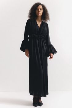 Elegant and romantic Caroline robe. It has pleated volume through the bust and back that features ruffled chiffon edge finishing. A deep V-neck is mirrored on the back. Fitted Black Robe With Long Sleeves, Bohemian Long Black Robe, Elegant Black Satin Robe, Luxury Black Robe With Kimono Sleeves, Elegant Black V-neck Robe, Chiffon Ruffle, Etsy Bridesmaid Gifts, Bridal Robes, Womens Robes