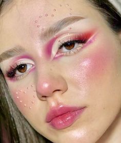 Creative Pink Makeup, Artsy Makeup, Graphic Makeup, Cool Makeup Looks, Pinterest Makeup, Unique Makeup, Eye Makeup Designs, Dope Makeup, Edgy Makeup