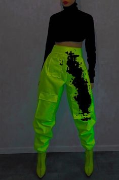 Neon Aesthetic Outfit, Neon Fashion Aesthetic, Edgy Aesthetic Outfit, Neon Green Outfit, Ropa Color Neon, Neon Green Outfits, Neon Clothes, Jamaica Girls, Hip Hop Costumes