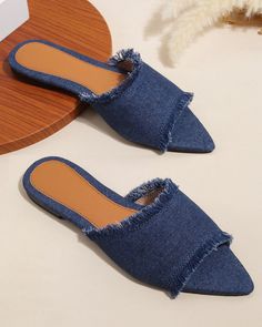 These Suede Denim Flat Pointed Toe Slippers offer both style and comfort. Made with high-quality suede and a trendy flat design, these slippers are perfect for any occasion. The pointed toe adds a touch of elegance, while the soft denim material ensures maximum comfort for all-day wear. Upgrade your footwear collection with these versatile slippers.
 Size: 6, 6.5, 7.5, 8.5, 9, 9.5, 10, 10.5; Color: Blue, Navy, Beige, Black, Green Denim Slippers, Denim Slides, Trendy Flats, Denim Flats, Toe Slippers, Denim Fashion Women, Outdoor Slippers, Green Suede, Blue Sandals