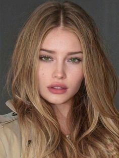 Blonde Green Eyes, Slavic Girl, Maquillage On Fleek, Stile Blair Waldorf, Dark Blonde Hair, Blonde Hair Inspiration, Dark Blonde