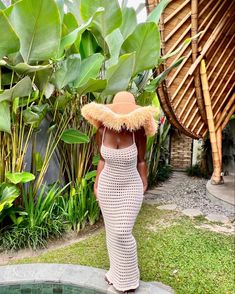 Woman Vacation Outfits, Birthday Holiday Outfit, Bali Outfits Black Women, Mexico Vacation Aesthetic Outfits, Straw Hat Vacation Outfit, Bali Holiday Outfit, Zanzibar Aesthetic Outfits, Bali Looks For Women, Beach Outfits Black Women Vacation