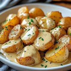 How To Make Garlic Potatoes, Sauces For Potatoes, Sauted Potatoes Recipes, Recipes With Baby Potatoes, Mini Potato Recipes, Garlic Baby Potatoes, Grammy Recipes, Potatoes Dishes, Potato Ideas