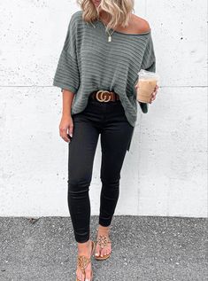 Hot Fall Outfits, Seasonal Outfits, Short Sleeve Tunic Tops, Loose Tunic, Fashion Sweaters, Tops And Blouses, Elegant Outfits, Shirts And Blouses, Short Sleeve Tunic