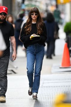 Dakota Johnson Wore the Sneaker Trend That's Coming for Sambas | Who What Wear Celeb Winter Street Style, Dakota Johnson Sneakers, Dakota Johnson Am I Ok, Sneakers For Jeans, Dakota Johnson Winter, Casual Celebrity Outfits, Hourglass Styling, Celebrity Street Style Casual, Germany Fits