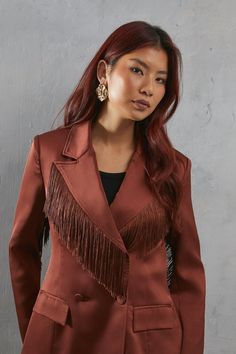 Double-breasted blazer with striking fringe detail Satin fabric for a luxurious sheen Notched lapels and long sleeves Front flap pockets for added functionality Matching trousers available for a coordinated look Make a bold statement with this eye-catching double-breasted blazer from Warehouse. The satin fabric lends a lustrous finish, while the cascading fringe detail adds a touch of drama and movement. Perfect for those who dare to stand out, this blazer is ideal for nights out on the town. Style it with the matching trousers and a sleek bodysuit for a head-turning ensemble that's sure to turn heads at the club. For a more relaxed yet equally chic look, pair it with high-waisted jeans and strappy heels. The versatile design allows for endless styling possibilities, making it a must-hav Fringe Blazer, Satin Blazer, 2024 Style, Country Concert Outfit, Suit Women, Breasted Blazer, Double Breasted Blazer, Sweater And Shorts, Fashion Face