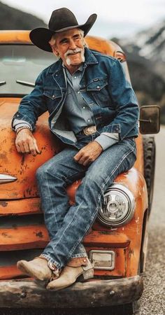 Retro Cowboy Aesthetic, Modern Cowboy Style Men, Cowboy Outfits Men, Urban Cowboy Style, Country Mens Fashion, Cowboy Vibes, Mode Country