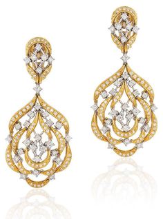 Gold And Diamond Earrings, Diamond Chandelier Earrings, Cocktail Earrings, Quince Ideas, Jeweled Earrings, Diamond Dangle Earrings, Precious Jewels, Diamond Drops, Van Cleef