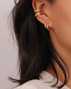 Gold / Silver Stacking Chunky Huggie Hoop Earrings ◇ Hoop measures approx.: 11mm (handmade earrings vary slightly)◇These earrings will arrive in an eco-friendly jewelry paper box, making it a nice gift to give a friend or keep for yourself.◆ View more EARRINGShttps://www.etsy.com/shop/eplusfjewelry?section_id=13190709◆ View ALL ITEMShttps://www.etsy.com/shop/EFHANDMADEJEWELRY.....................................................................shop policies: https://www.etsy.com/your/shops/EFHAND Piercing Stacking, Styling Earrings, Ear Styling, Pave Ear Cuff, Hoop Earrings Chunky, Chunky Gold Hoop Earrings, Thick Hoop Earrings, Pierced Ear, Small Gold Hoops