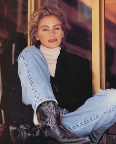 Iconic 90s Women, Classic Retro Outfit, 1980s Fall Fashion, Classy 80s Fashion, 80s Celebs, Feminine Masculine Style, 40s Mode, Look 80s, 90s Inspired Outfits