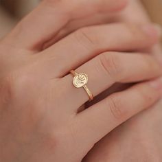 💞The Baby Handprint and Footprint Ring is a precious keepsake, meticulously crafted in 10/14/18K solid gold and PT950 to capture a lifetime of memories. Each piece embodies the cherished bond between parent and child. ❣Size:8*10mm This ring offers a truly personal touch. Whether it's your baby's actual footprints or handprints, significant dates, or names, you can personalize it to commemorate your most treasured moments. Ideal for new parents or as a heartfelt gift for loved ones, this ring is a timeless treasure that will be cherished for years to come. Capture the essence of love and joy with this exquisite piece that celebrates the beauty of parenthood.      1. Select the ring type and color from the drop-down menu and add it to your basket. 2. After payment, please message us with yo Baby Gold Rings, Baby Ring, Gift For Newborn, Baby Handprint, Baby Rings, Gold Models, Gold Baby, Baby Keepsake, Baby Wipes