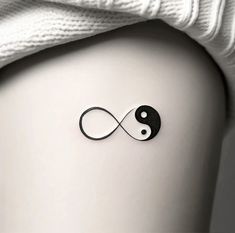 Ying Yang Bestie Tattoo, Ying Yang Infinity Tattoo, Tattoo Ideas Female Ying Yang, Yin And Yang Tattoo Design, Yin Yang Art Tattoo, In Yang Tattoo, Drawing Ying Yang