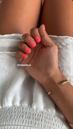 Coral Nails Aesthetic, Short June Nails, Short Nail Colors Summer, Cute Plain Summer Nails, Pinky Orange Nails, Short Coral Nails, Solid Summer Nails, Solid Color Summer Nails, Summer Nails Basic