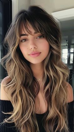 40 Heavy Highlights On Dark Hair Hairstyles That Will Make You Feel Like a Bombshell Caramel Color Block Hair, Hair Color For Honey Eyes, Long Ombré Hair, Brunette With Blonde Bangs, Sunkissed Dark Hair, Light Brown With Honey Highlights, Honey Blonde Hair On Dark Hair, Low Lights Vs Highlights Brown Hair, Growing Out Hair Color