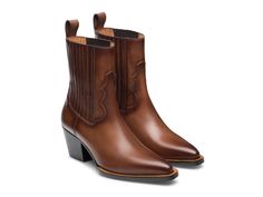 Meet the Dolly—where classic Western flair meets modern sophistication. This cowboy-inspired Chelsea boot boasts an extended welt along the sole, a sleek pointed toe, and intricate stitching details that echo the traditional Chelsea gore, adding an authentic Western touch. Perfect for those who crave a blend of rugged charm and timeless elegance, the Dolly is your go-to boot for any adventure. Boot Straps, Stitching Details, Loafer Sneakers, Chelsea Boot, Monk Strap, Boot Sandals, Shoe Care, Boot Shoes Women, Shoe Laces