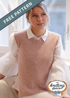 a woman sitting on a couch wearing a pink sweater and white pants with text overlay that reads free pattern