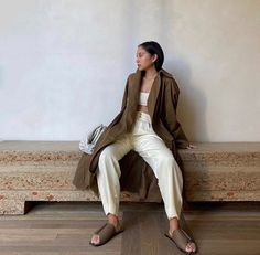 #instastyle #instafashion #instagramanet #instatag #fashion #fashionista #fashionblogger #fashionable #fashiondiaries... Atp Atelier, Beige Outfit, Aesthetic Outfit Ideas, Monochrome Fashion, Take Notes, Brown Outfit, Minimal Outfit, Neutral Outfit, Nyc Fashion