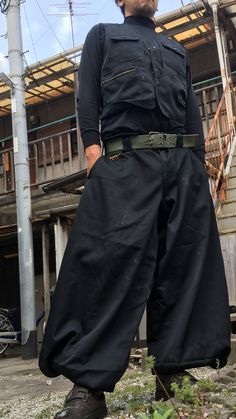 Workwear Inspired Fashion, Nikkapokka Pants, Tobi Pants, Jojo Fashion, Flare Outfit, Japanese Mens Fashion, Fashion Design School, Japan Outfit