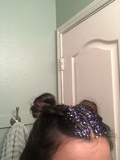 Glitter Middle Part Hair, Galaxy Festival Outfit, Space Buns With Glitter Roots, Concert Hair Glitter, Coldplay Hairstyle, Galaxy Concert Outfit, Purple Glitter Hair, Eras Tour Hair Accessories, Beyonce Concert Hairstyles