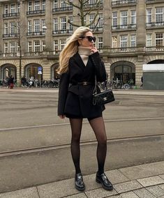 Loafer Outfits Women, Madrid Outfits, Black Blazer Outfit, Cute Pose Ideas, Pumpkin Stand, Vsco Girl Aesthetic, Prada Loafers, Outfit Inspo Cute, Cute Pose