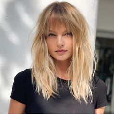 Cute Midlength Haircuts With Bangs, Midlength Haircuts With Bangs, Pixie Haircut Fine, Haircut Fine Hair, Edgy Bangs, Langer Pony, Slavic Hair, Pixie Haircut Fine Hair, Blonde Layered Hair