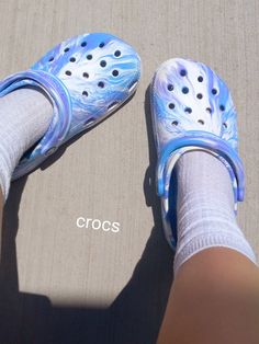 Cool Crocs, Crocs Aesthetic, Crocs Ideas, Crocs Outfit, Crocs Fashion, Crocs Jibbitz, Kawaii Shoes, Aesthetic Blue, Cute Heels