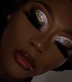 Extra Birthday Makeup, Make Up Ideas Birthday, Bad Birthday Makeup, Birthday Glam Makeup With Rhinestones, Prom Makeup Dramatic, Gold Prom Eye Makeup, Prom Makeup Looks Glitter, 20th Birthday Makeup Ideas, Glitter Under Eyes Make Up Black Women