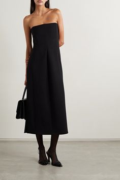 The Row's 'Melonia' midi dress is designed in a strapless silhouette with a fitted, bustier-inspired bodice and a skirt that adds just the right amount of volume and movement. It's made from panels of wool-blend and has supportive internal boning to keep it perfectly in place. Wear it with a statement bracelet or dangling earrings instead of a necklace. The Row Black Dress, The Row Outfits, The Row Dress, Midi Outfits, Tattoo Dress, Skirts Flowy, Strapless Midi Dress, Event Outfit, Column Dress