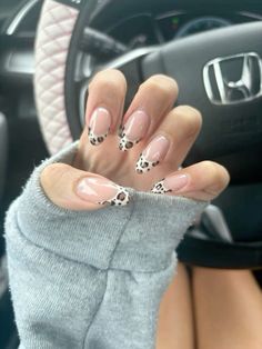 Almond Leapord Nails, French Nail Art Almond, Coffin Cheetah Nails, Almond Lepord Nails, Cute Nails Cheetah, White And Leopard Nails, Almond Nails Cheetah Print, Leopard Print French Tips Almond, Almond Shape Nail Art Designs