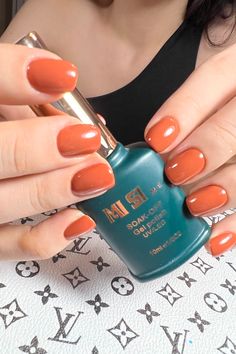 Nail ideas with classy beautiful color for beach nails🤎
Simple and square nails Vs round nails | Short nails Dark Orange Short Nails, Coral Nails Short Round, Nails Simple, Nail Design Inspiration, Round Nails, Beach Nails