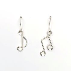 These unconventional, mismatched music earrings have a single note on one side and double notes on the other. Perfect for musicians, singers and music lovers everywhere! WIRE COLORS: Gold, Silver, Rose Gold, Vintage Bronze and Antique Copper. EAR WIRES: While the main earring design is made from a copper core wire (explained below), the ear wires are made out of 100% hypoallergenic Niobium -- making them safe to wear for those with sensitive ears. DESIGN WIRE: The wire has a copper core, with a Music Earrings, Wire Jewelry Designs, Funky Jewelry, Initial Ring, Wire Wrapped Earrings, Wire Earrings, Sensitive Ears, Silver Rose Gold, Antique Copper