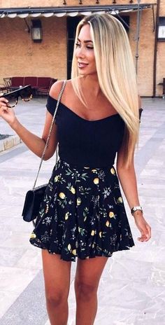 Raver Outfits, Looks Com Short, Street Style Summer Outfits, Attractive Clothing, Casual Party Outfit, Summer Party Outfit, Statement Skirt, Casual Skirt Outfits, Printed Skirt